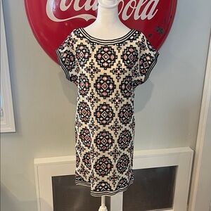 Alice + Olivia Cream Mirrored Geometric Flutter-Sleeve Shift Mini Dress, L